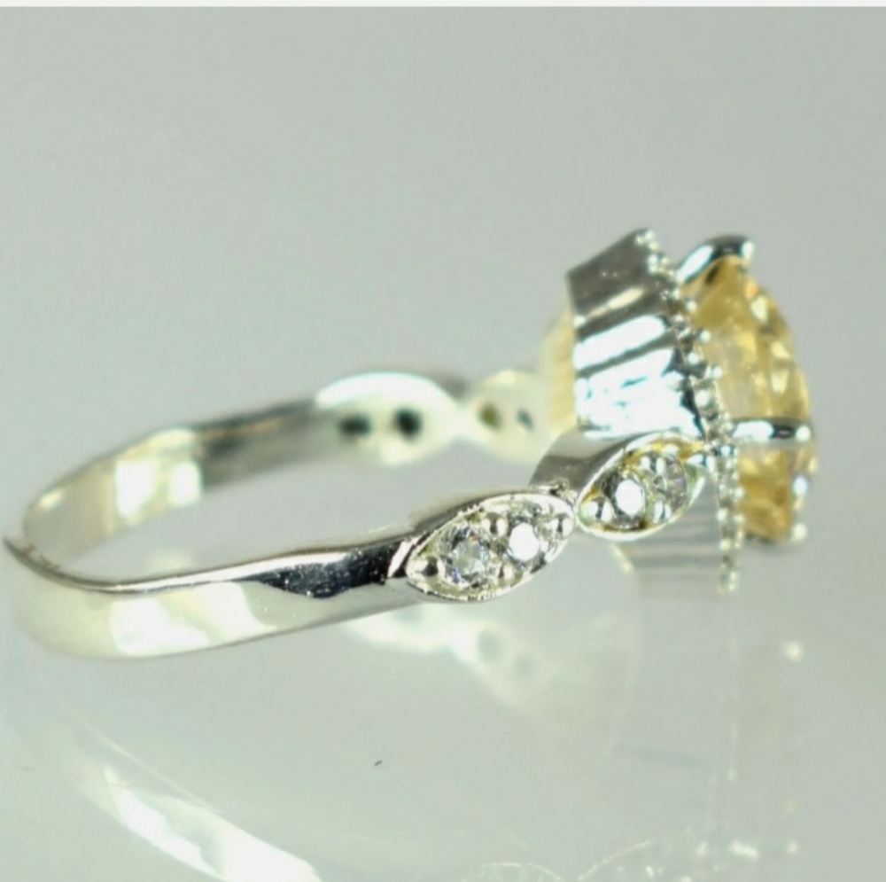 CHAMPAGNE DIAMOND SOLITAIRE RING - Picture 2 of 4